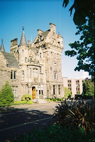 St Leonard's Hall, Pollock Halls of Residence, Edinburgh, UK. Photographed on 28 May 2006 in the evening (local time) by Scott KeirGFDL and Creative Commons CC-BY 2.5