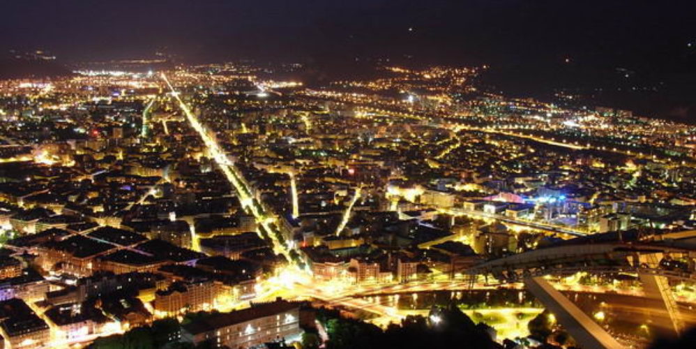 Grenoble de Nuit by Milky (2007) CC-BY-SA-3.0