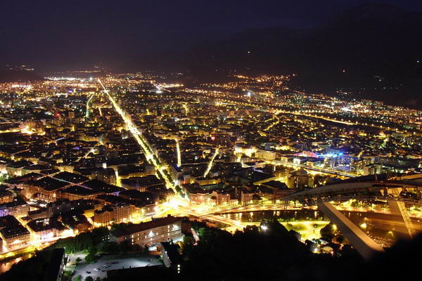 Grenoble de Nuit by Milky (2007) CC-BY-SA-3.0